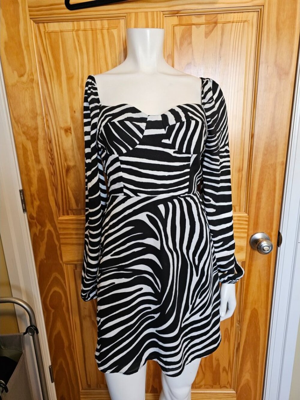 💙 48. Steve Madden Size 4 Nicole Zebra Print Dress